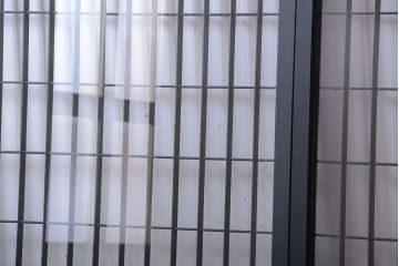 和モダンスタイル　色ガラス入り!艶消しブラックペイントのガラス格子戸4枚セット