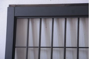 和モダンスタイル　色ガラス入り!艶消しブラックペイントのガラス格子戸