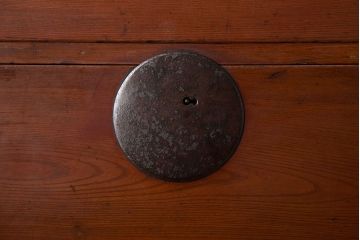 アンティーク家具　古民具・骨董　前面欅材!シンプルな丸金具の重ね箪笥(衣装箪笥)