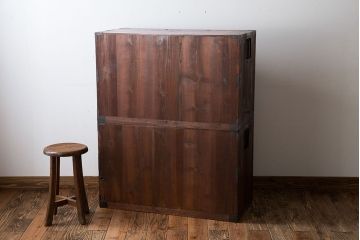 アンティーク家具　古民具・骨董　前面欅材!シンプルな丸金具の重ね箪笥(衣装箪笥)