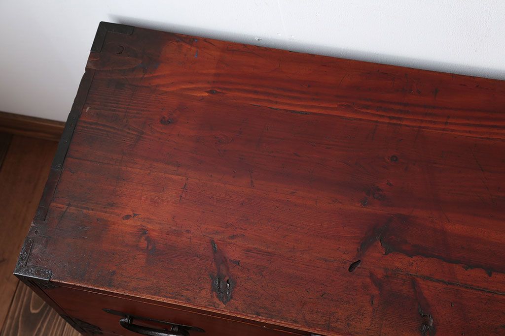 アンティーク家具　古民具・骨董　前面欅材!シンプルな丸金具の重ね箪笥(衣装箪笥)