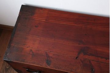 アンティーク家具　古民具・骨董　前面欅材!シンプルな丸金具の重ね箪笥(衣装箪笥)