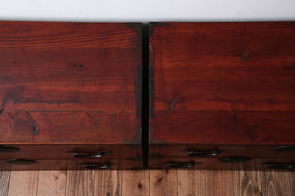 アンティーク家具　古民具・骨董　前面欅材!シンプルな丸金具の重ね箪笥(衣装箪笥)