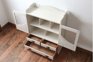 レトロ家具　アンティーク　レトロで可愛いペイント本箱