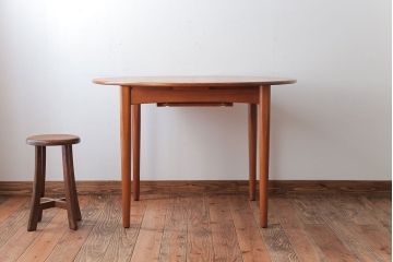 ヴィンテージ家具　北欧ビンテージ　チーク材のエクステンションテーブル(ダイニングテーブル)