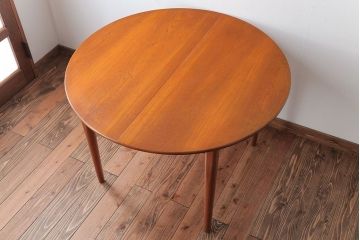 ヴィンテージ家具　北欧ビンテージ　チーク材のエクステンションテーブル(ダイニングテーブル)