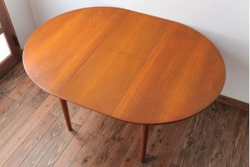 ヴィンテージ家具　北欧ビンテージ　チーク材のエクステンションテーブル(ダイニングテーブル)