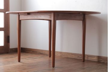 ヴィンテージ家具　北欧ビンテージ　チーク材のエクステンションテーブル(ダイニングテーブル)