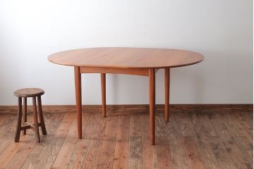 ヴィンテージ家具　北欧ビンテージ　チーク材のエクステンションテーブル(ダイニングテーブル)