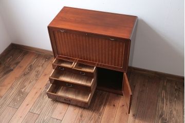 アンティーク家具　和製アンティーク　上品な網代が施された高級ライティングビューロー