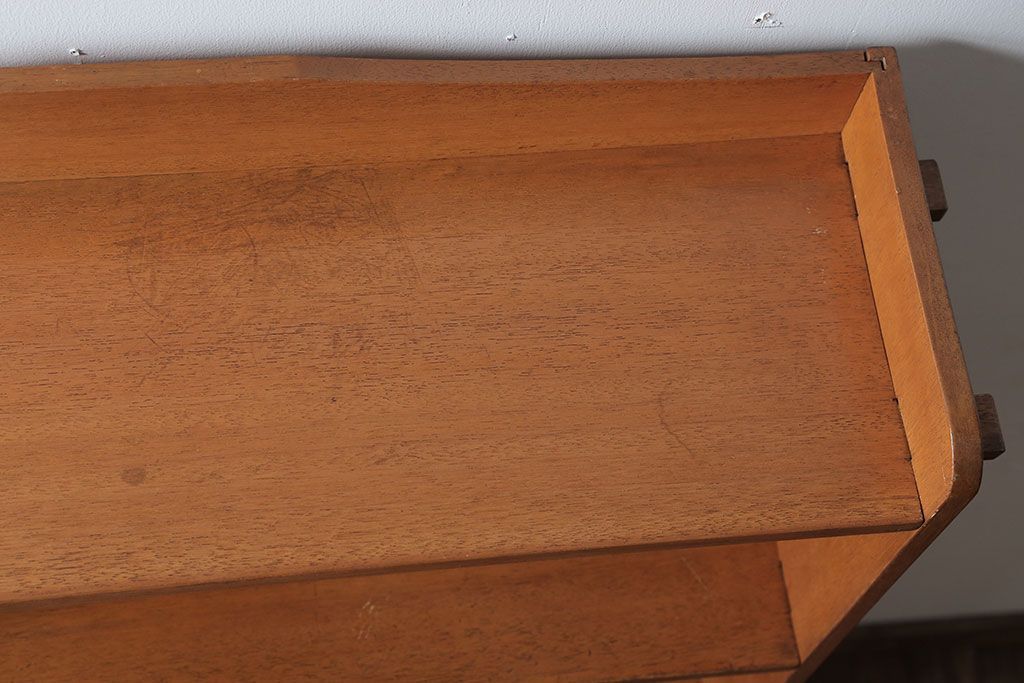 レトロ家具　和製アンティーク　レトロな古い木の楔式本棚(飾り棚)