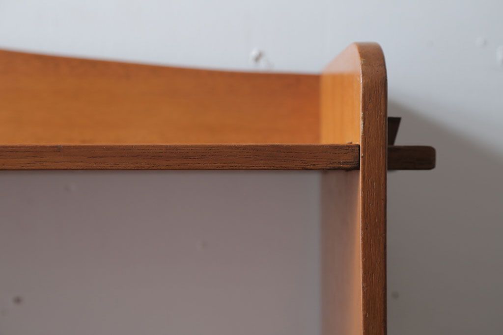 レトロ家具　和製アンティーク　レトロな古い木の楔式本棚(飾り棚)