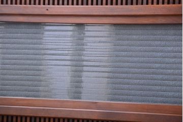 古民具・骨董　腰板ケヤキ玉杢材!裏障子付き格子戸4枚セット