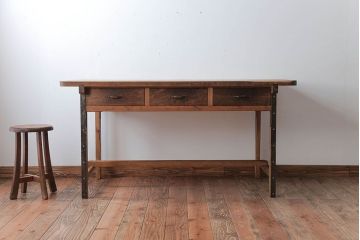 アンティーク家具　インダストリアルデザイン　古い木製のアンティークデスク(作業台)