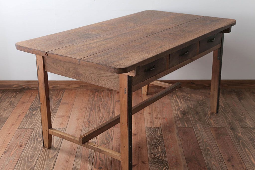 アンティーク家具　インダストリアルデザイン　古い木製のアンティークデスク(作業台)