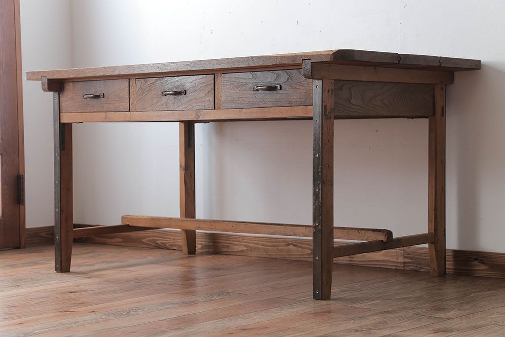 アンティーク家具　インダストリアルデザイン　古い木製のアンティークデスク(作業台)