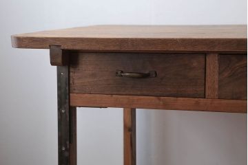 アンティーク家具　インダストリアルデザイン　古い木製のアンティークデスク(作業台)