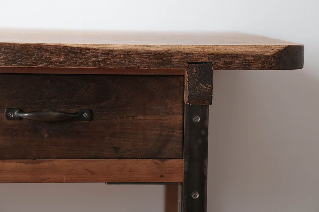 アンティーク家具　インダストリアルデザイン　古い木製のアンティークデスク(作業台)