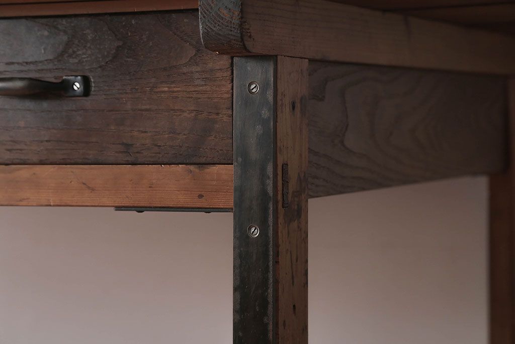 アンティーク家具　インダストリアルデザイン　古い木製のアンティークデスク(作業台)