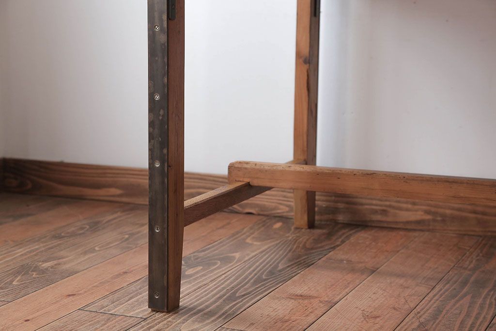 アンティーク家具　インダストリアルデザイン　古い木製のアンティークデスク(作業台)