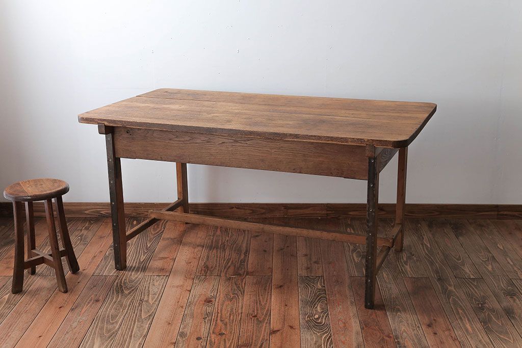 アンティーク家具　インダストリアルデザイン　古い木製のアンティークデスク(作業台)
