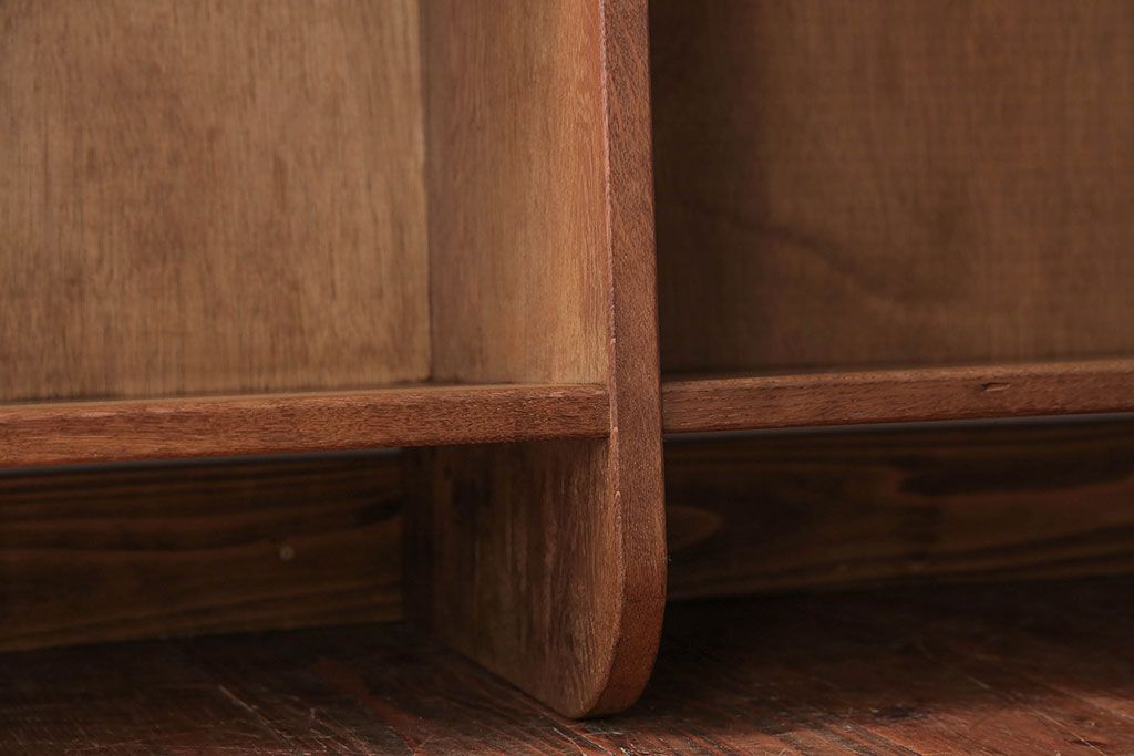 アンティーク家具　和製アンティーク　古い木の味わい深い横型本棚(ブックシェルフ)