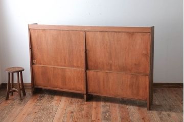 アンティーク家具　和製アンティーク　古い木の味わい深い横型本棚(ブックシェルフ)