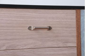 ヴィンテージ家具　イギリスビンテージ　ミッドセンチュリースタイル　おしゃれなリビングボード