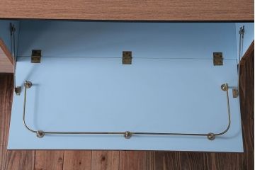 ヴィンテージ家具　イギリスビンテージ　ミッドセンチュリースタイル　おしゃれなリビングボード