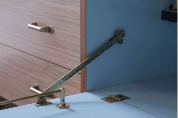 ヴィンテージ家具　イギリスビンテージ　ミッドセンチュリースタイル　おしゃれなリビングボード