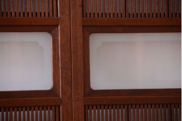 古民具・骨董　裏障子付きの上品な格子戸4枚セット(1)