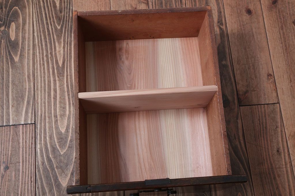 アンティーク家具　和製アンティーク　古い木製の縦型4杯引き出し(書類ケース)