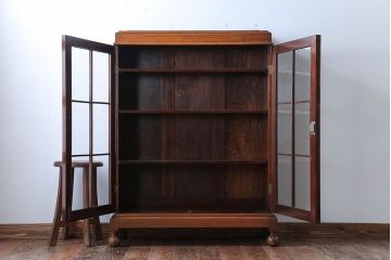 アンティーク家具　イギリスアンティーク　古いオーク材の小ぶりなキャビネット(本箱)