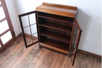 アンティーク家具　イギリスアンティーク　古いオーク材の小ぶりなキャビネット(本箱)