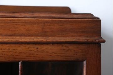 アンティーク家具　イギリスアンティーク　古いオーク材の小ぶりなキャビネット(本箱)