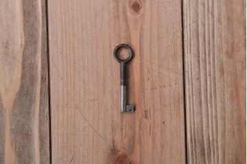 アンティーク家具　イギリスアンティーク　古いオーク材の小ぶりなキャビネット(本箱)