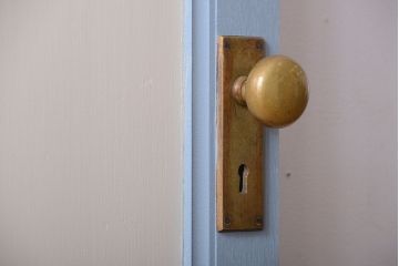 アンティーク　モールガラス入りのおしゃれなペイントドア