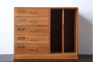 レトロ家具　昭和レトロ　ネームプレート付き!古い木製の書類ケース付き小引き出し