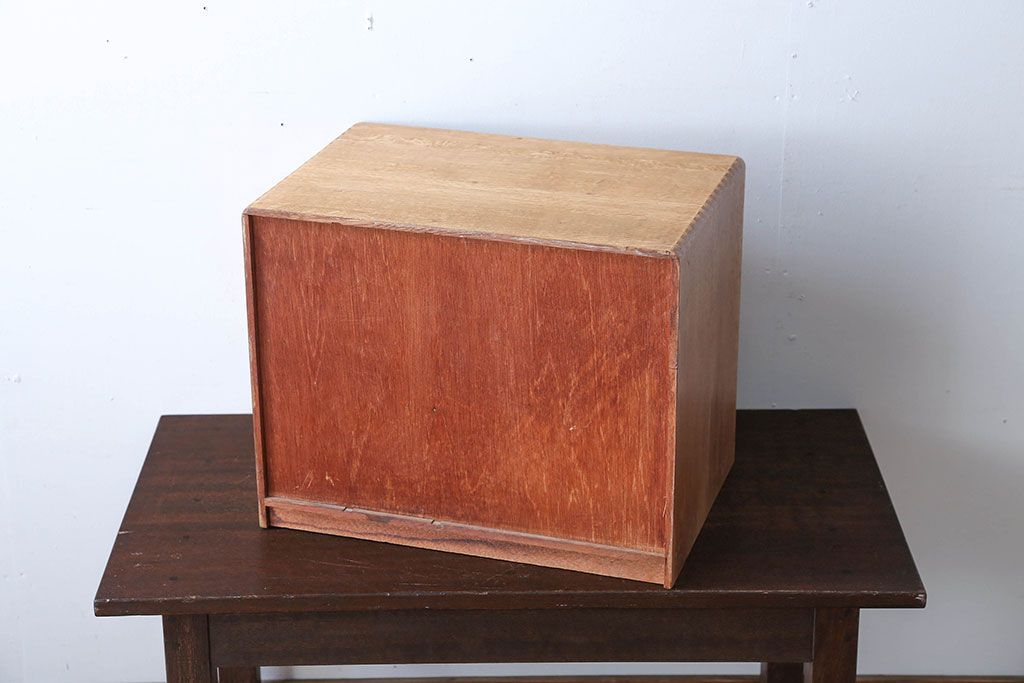 レトロ家具　昭和レトロ　ネームプレート付き!古い木製の書類ケース付き小引き出し