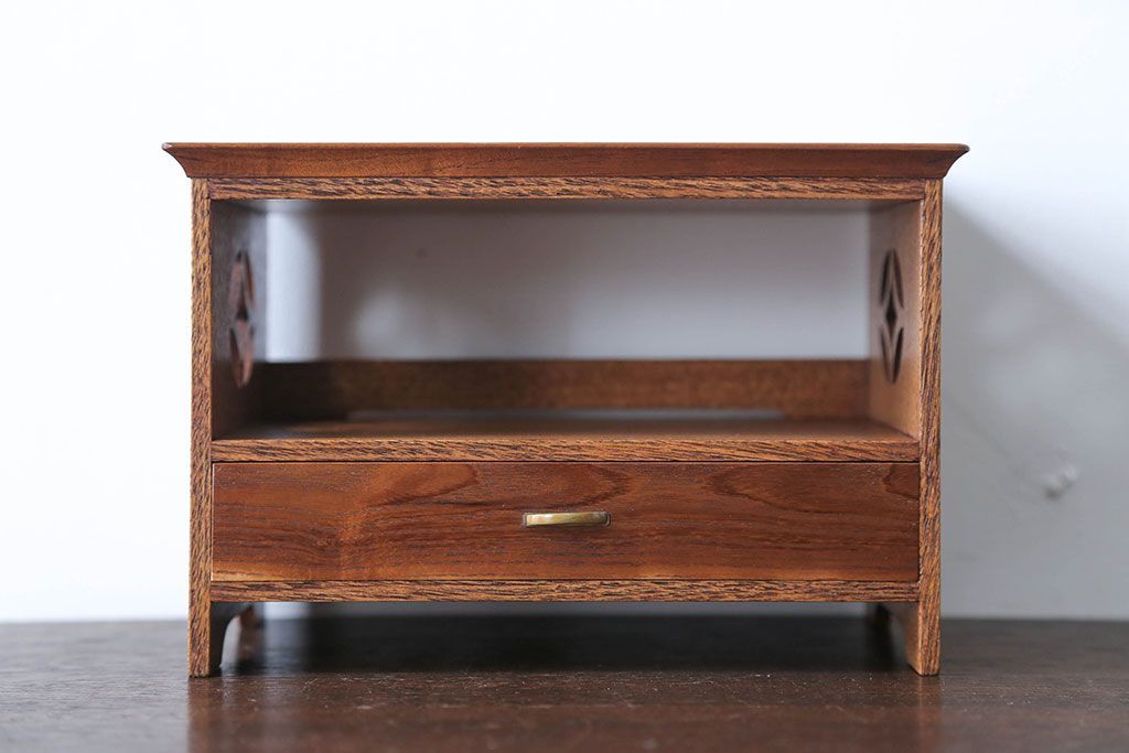 アンティーク雑貨　和製アンティーク　透かし彫りが上品な高級花台(小引き出し・飾り棚)