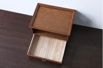 アンティーク雑貨　和製アンティーク　透かし彫りが上品な高級花台(小引き出し・飾り棚)