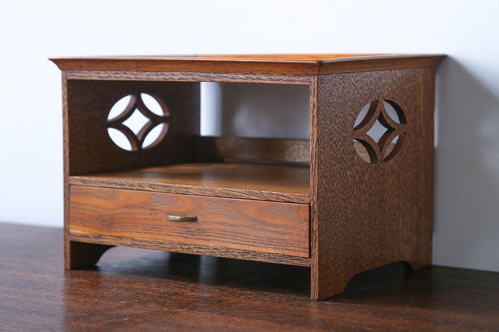アンティーク雑貨　和製アンティーク　透かし彫りが上品な高級花台(小引き出し・飾り棚)