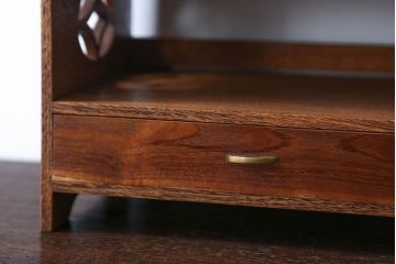 アンティーク雑貨　和製アンティーク　透かし彫りが上品な高級花台(小引き出し・飾り棚)