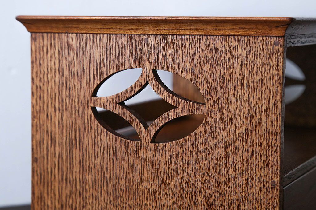 アンティーク雑貨　和製アンティーク　透かし彫りが上品な高級花台(小引き出し・飾り棚)