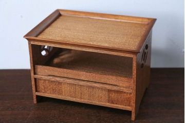 アンティーク雑貨　和製アンティーク　透かし彫りが上品な高級花台(小引き出し・飾り棚)