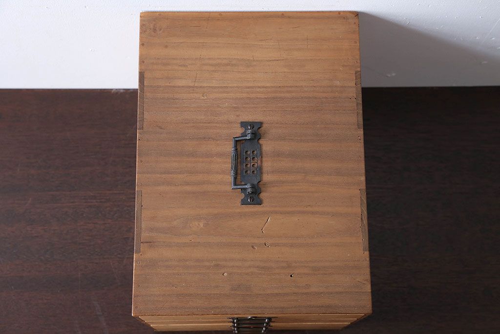 アンティーク家具　古民具・骨董　銅金具・総桐材の高級アンティーク小引き出し