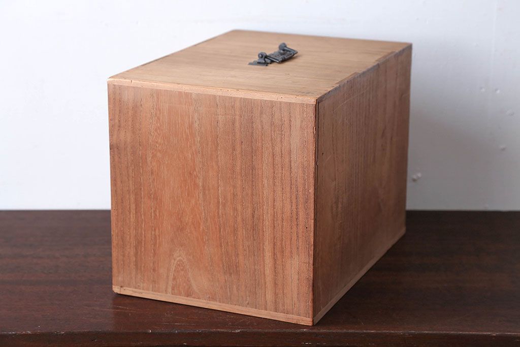 アンティーク家具　古民具・骨董　銅金具・総桐材の高級アンティーク小引き出し