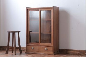 アンティーク家具　アンティーク　三方栗材の高級キャビネット