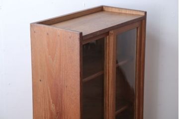 アンティーク家具　アンティーク　三方栗材の高級キャビネット