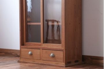 アンティーク家具　アンティーク　三方栗材の高級キャビネット